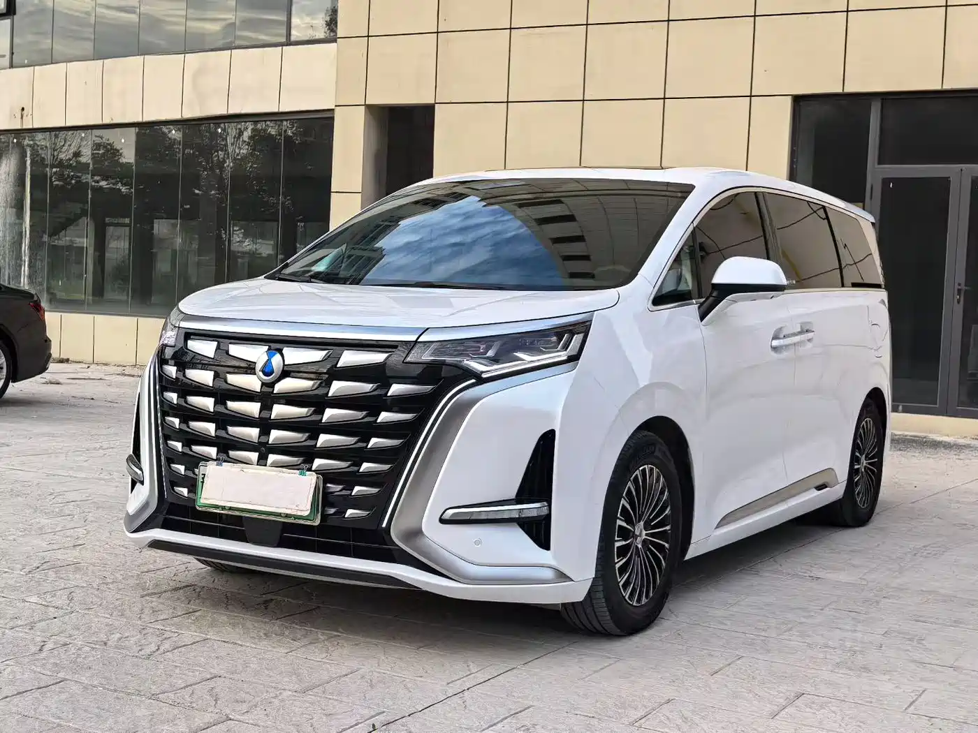 Denza D9 2022 DM-i 970 AWD Flagship