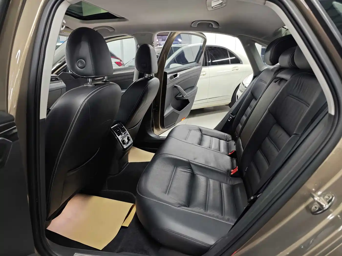 Volkswagen Passat 2016 330TSI DSG Executive Edition фото 6