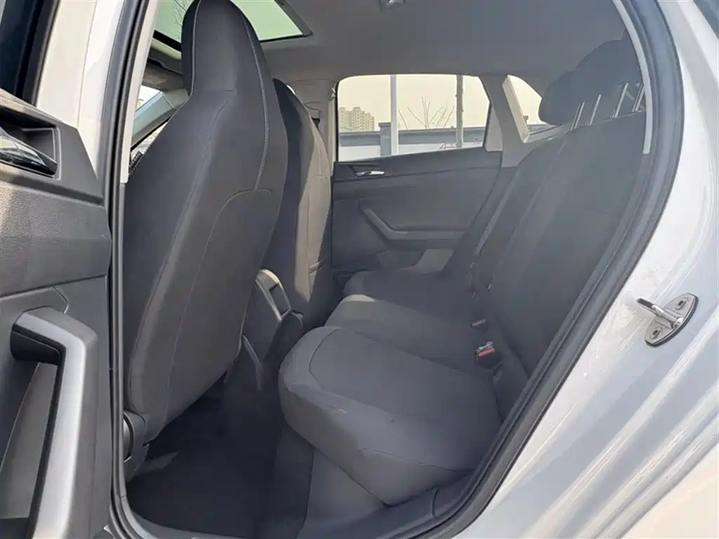 Volkswagen Polo 2021 Plus 1.5L Automatic Panorama Enjoyment Edition фото 18