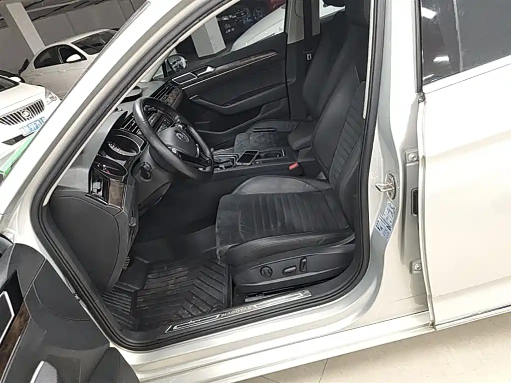 Volkswagen Magotan 2018 330TSI DSG Luxury фото 15