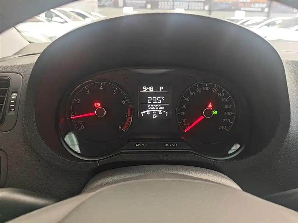 Volkswagen Polo 2016 1.4L Automatic Trend фото 12