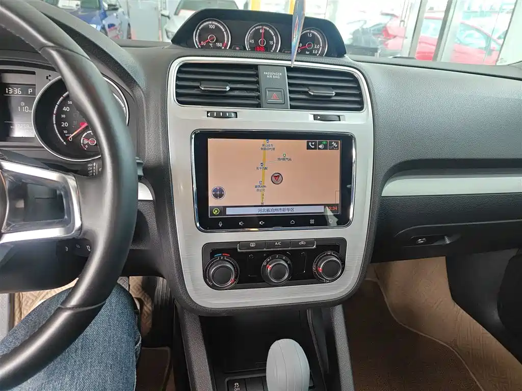 Volkswagen Scirocco 2015 1.4TSI Trend Edition фото 13