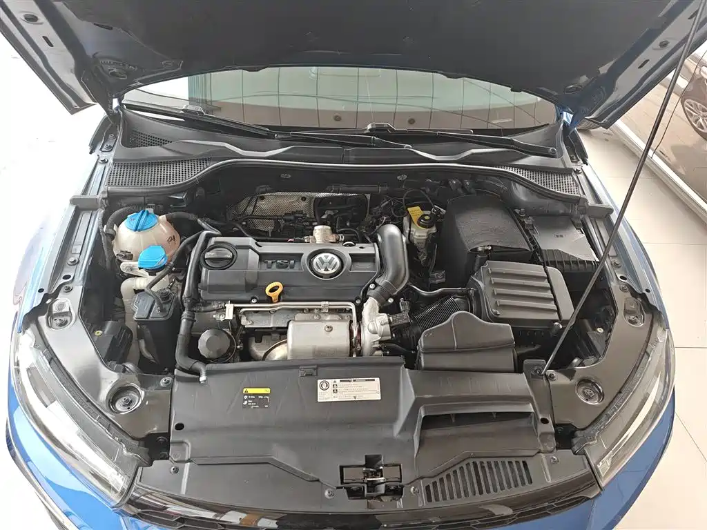 Volkswagen Scirocco 2015 1.4TSI Trend Edition фото 20