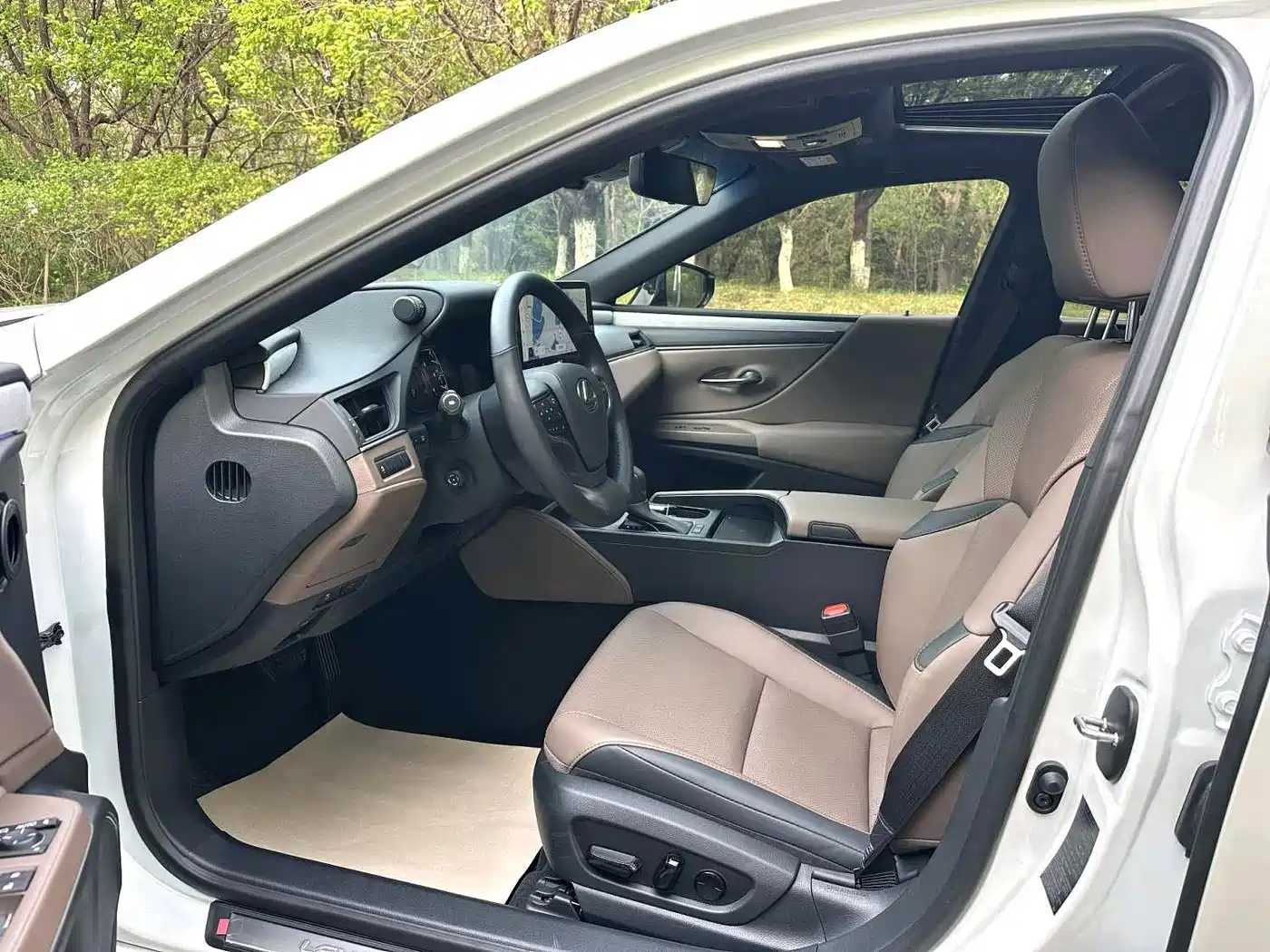 Lexus ES 2025 200 Ultimate Edition фото 10
