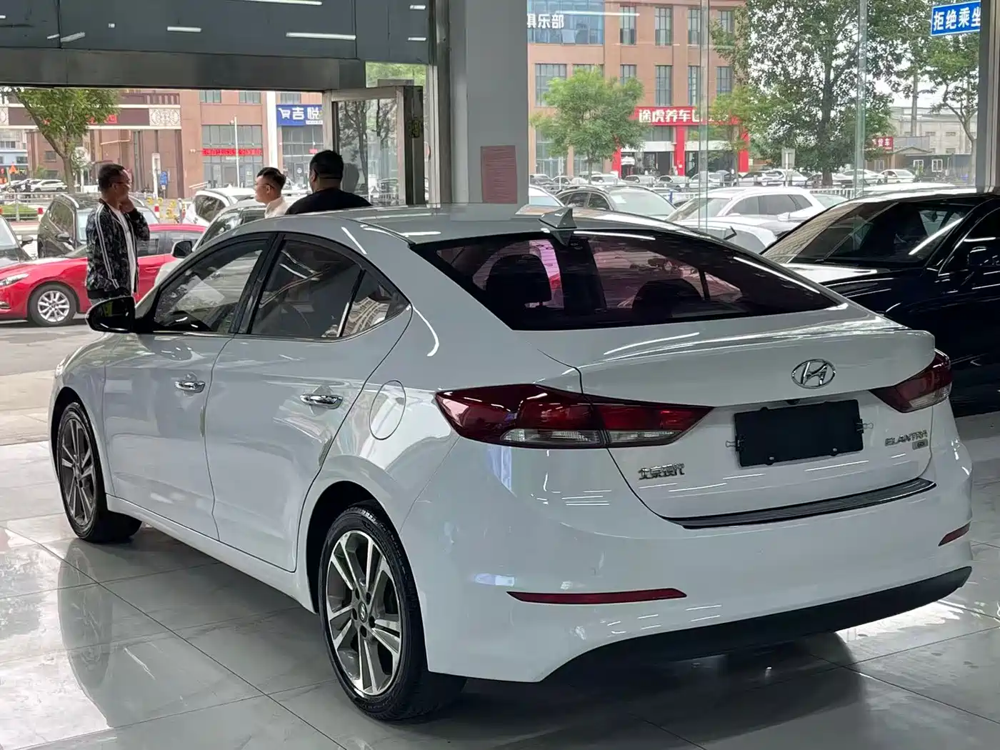 Hyundai Elantra 2016 Model 1.6L Automatic Smart Elite фото 5