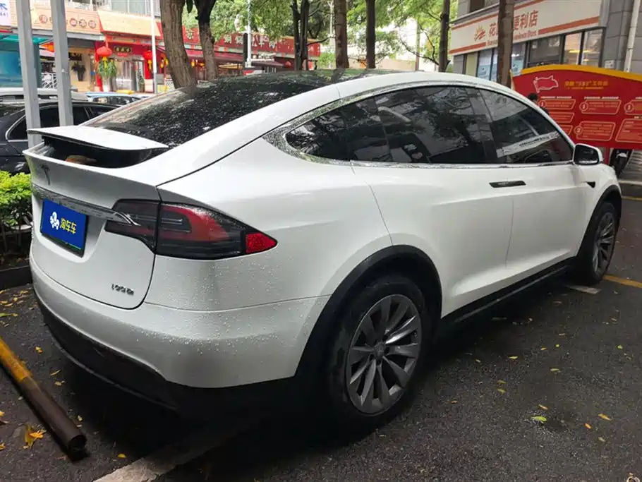 TESLA MODEL X