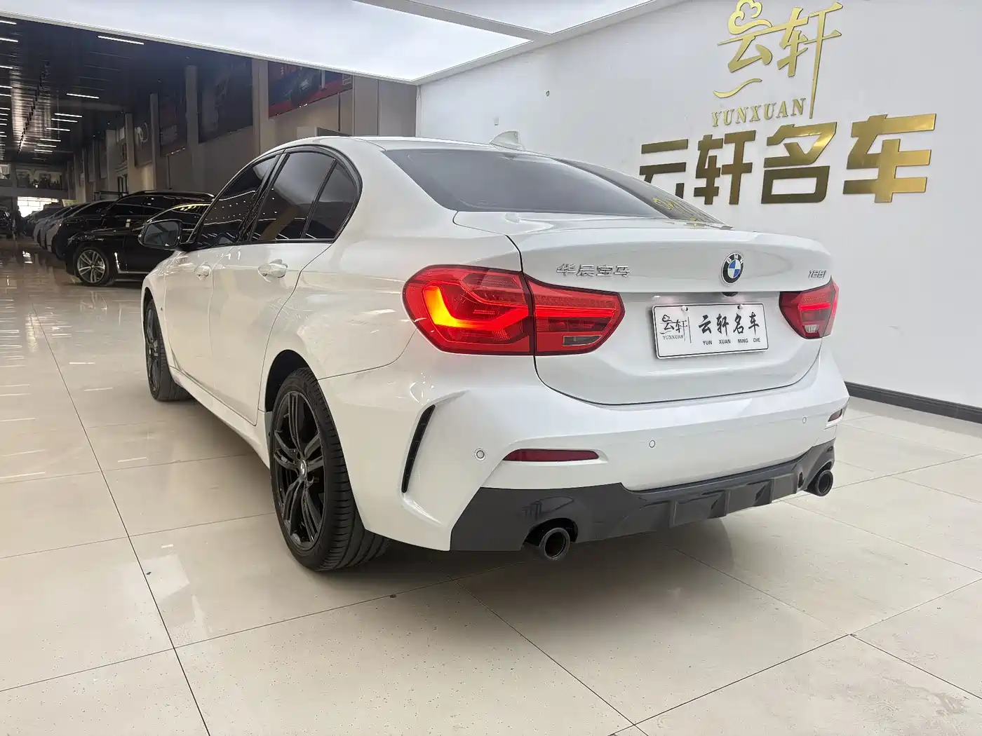BMW 1 Series 2022 125i M Sport Shadow Edition фото 15
