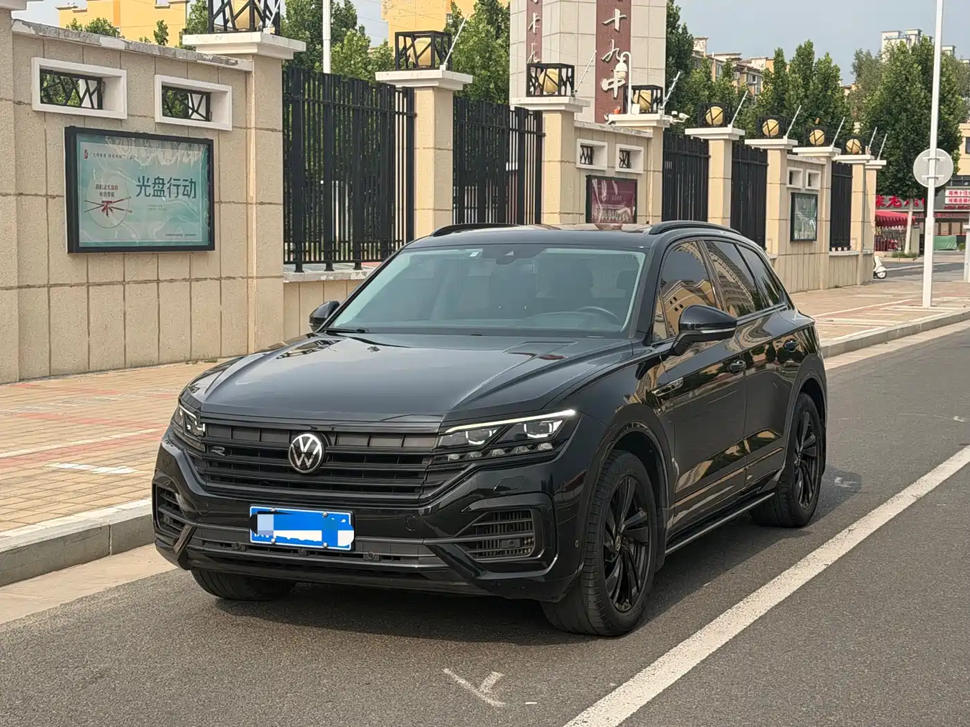 Volkswagen Touareg 2023 3.0TSI R-Line Black Sports Package