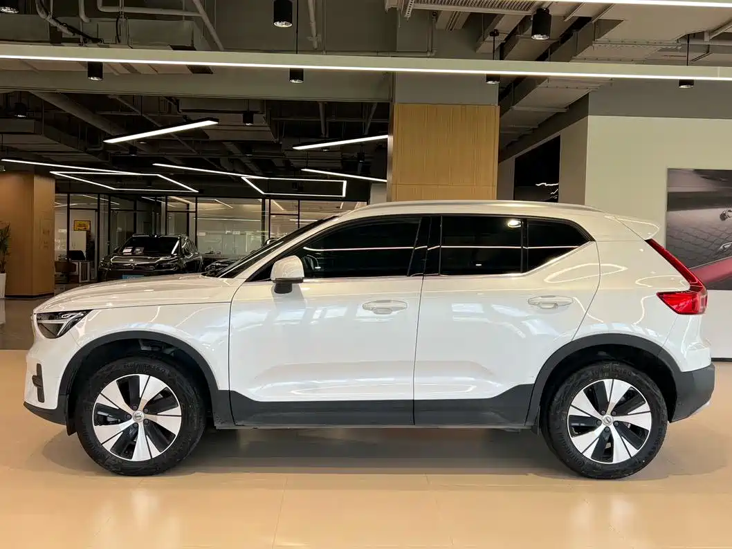 2024 Volvo XC40