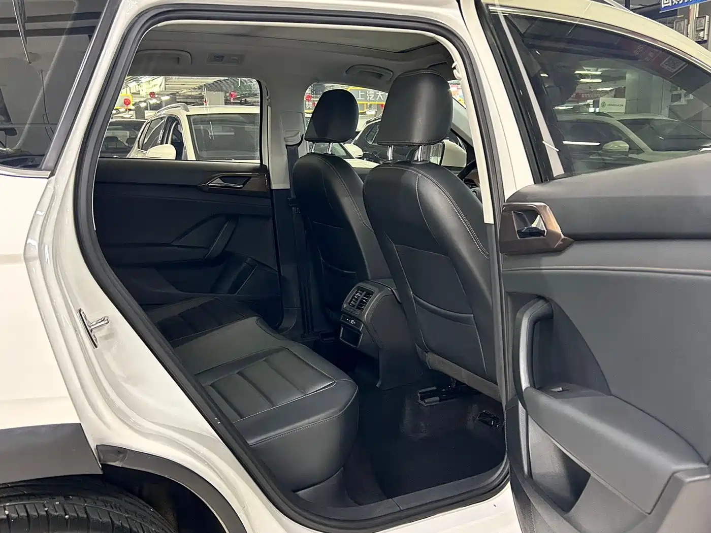 Volkswagen Tharu 2022 280TSI FWD Luxury Edition фото 11