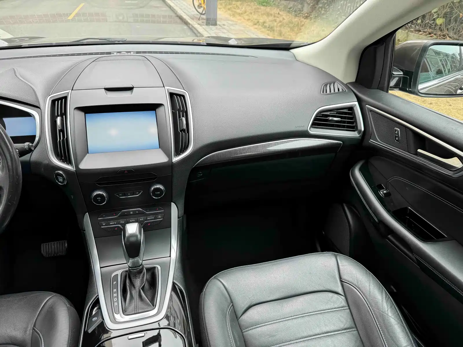 Фото 14 - Ford Edge