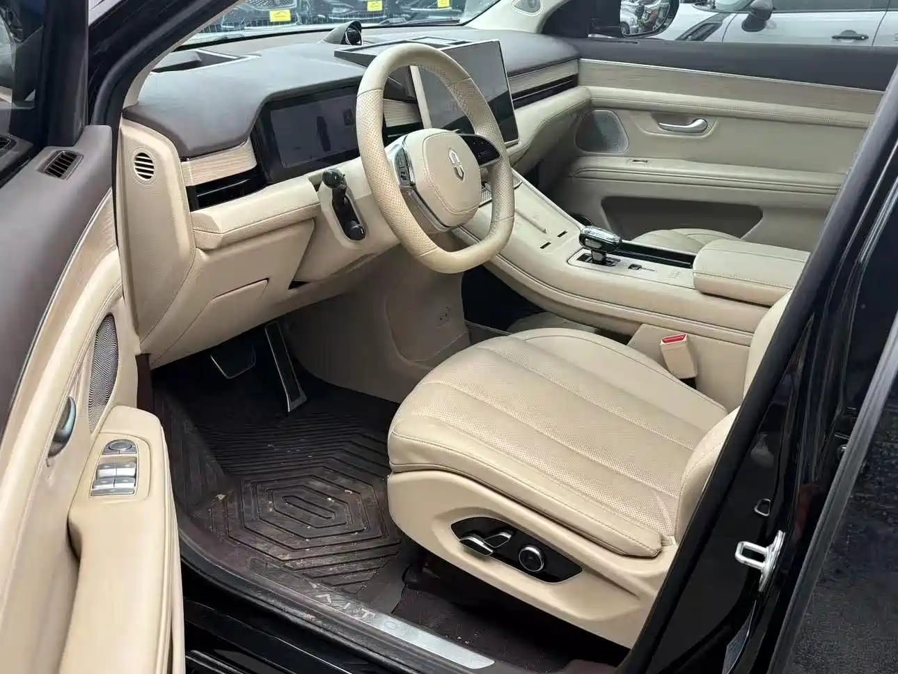 AITO Wenjie AITO M7 2024 1.5T Smart Drive 4WD Ultra 5-seater фото 5