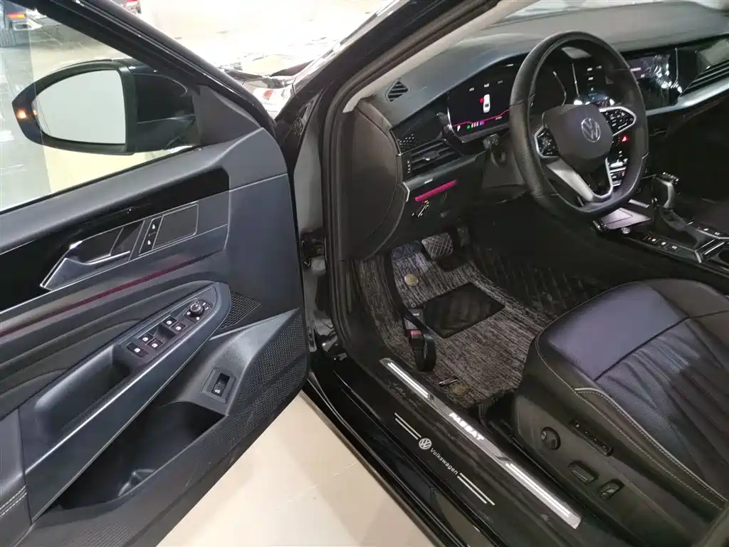 Volkswagen Passat 2023 Facelift 330TSI Luxury Edition фото 12