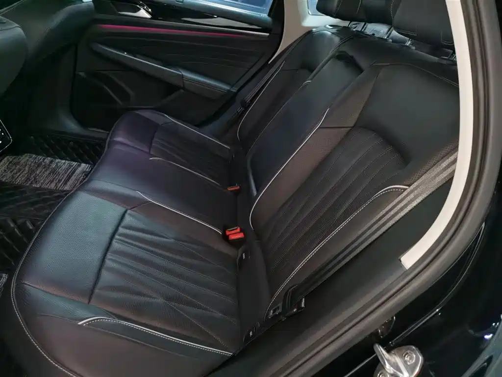 Volkswagen Passat 2023 Facelift 330TSI Luxury Edition фото 13