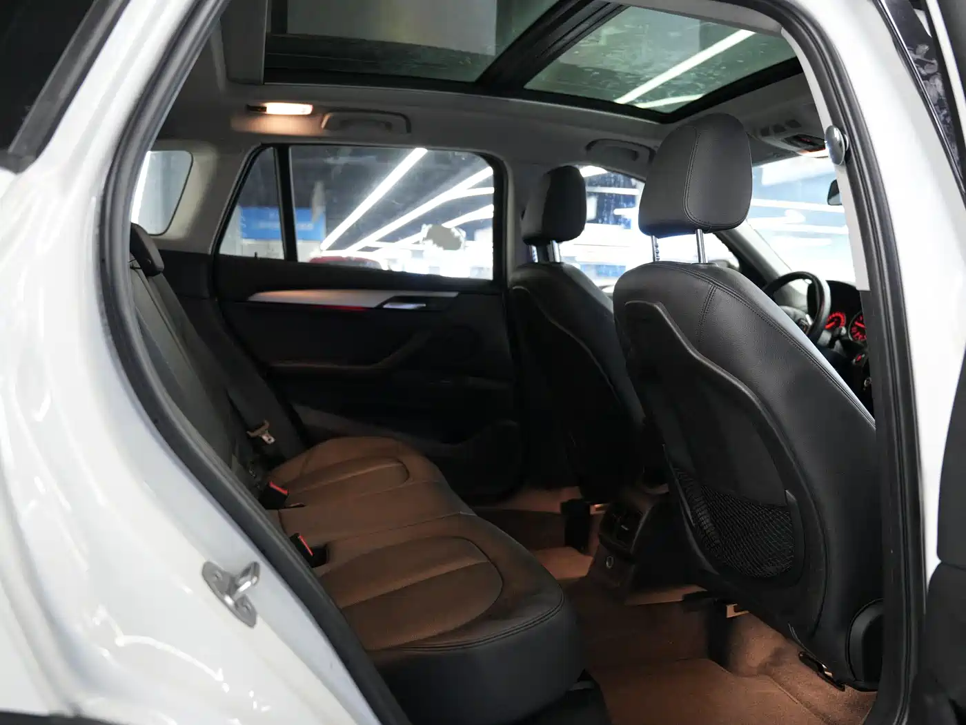 BMW X1 2016 sDrive18Li Premium Model фото 17
