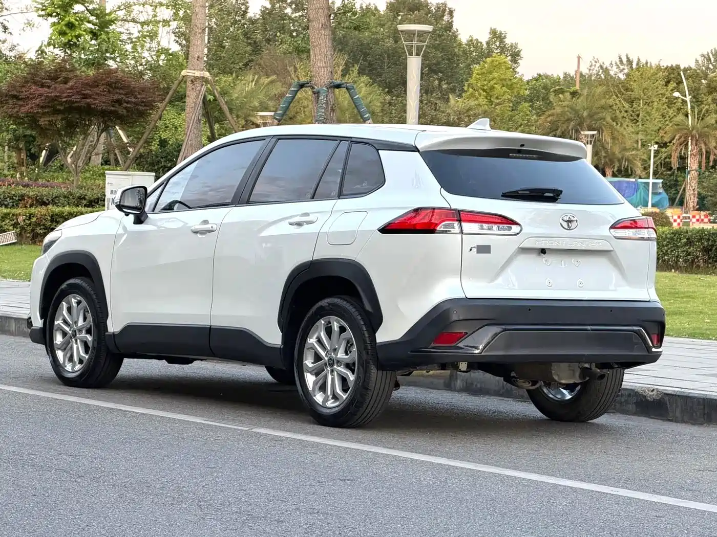 Toyota Frontlander 2024 2.0L CVT Leading Plus Edition фото 13