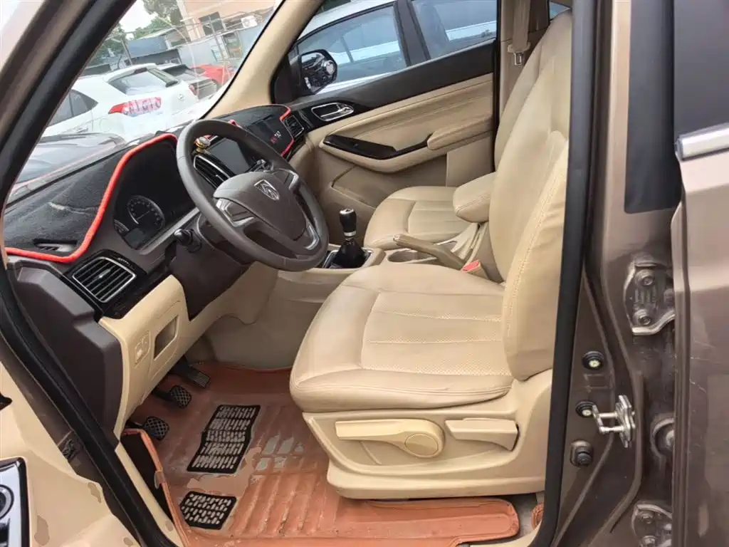 Baojun 730 2014 2014 1.5L Manual Comfort 7-seater