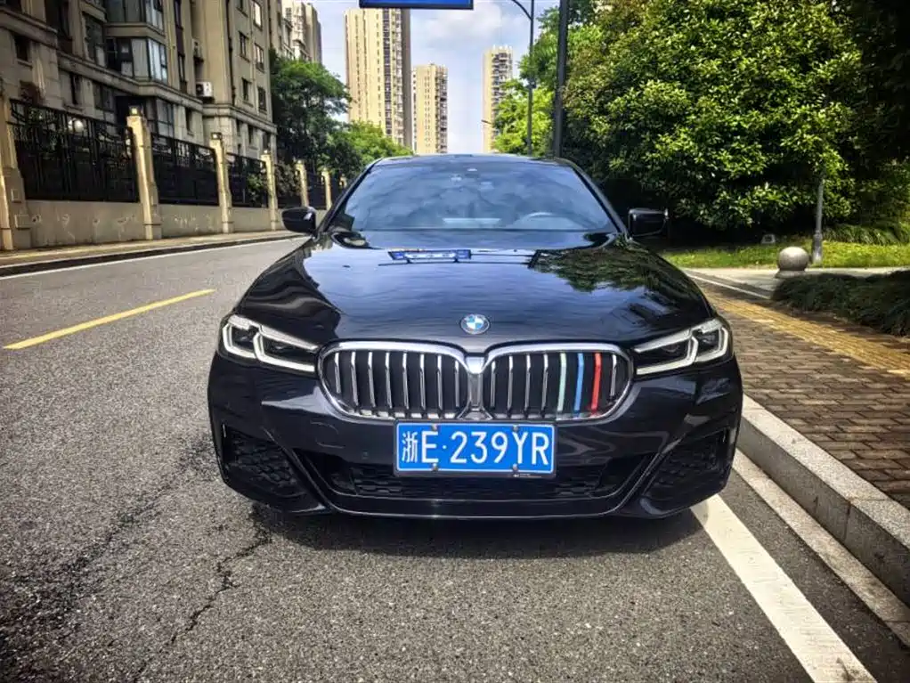BMW 5 Series 2023 530Li Leading M Sport Package фото 2
