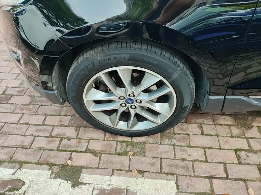 Фото 25 - Ford Edge