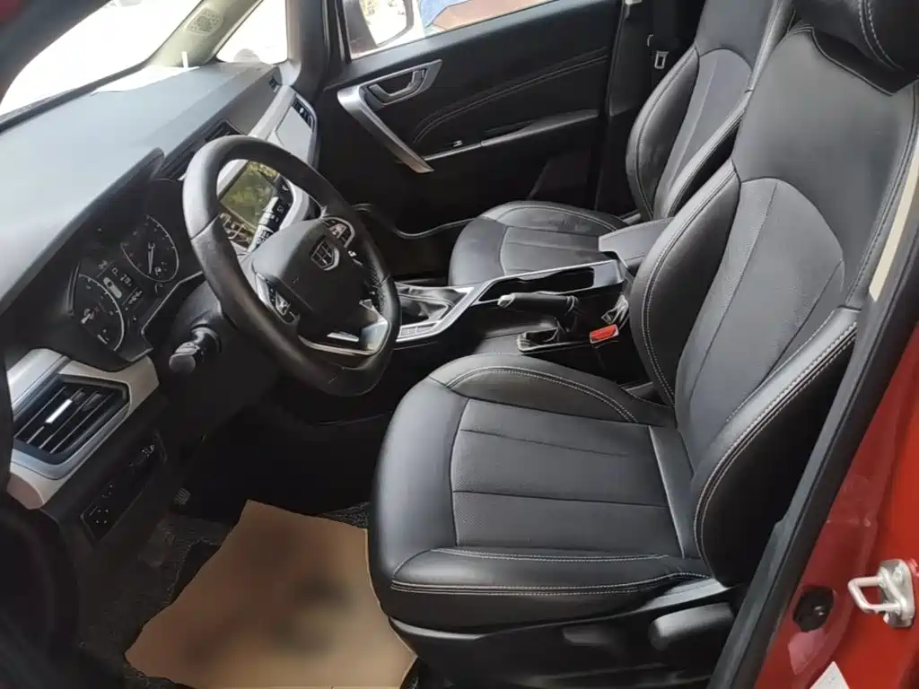 Фото 15 - Geely Vision X3