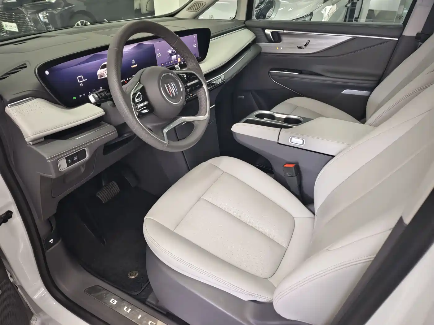 Buick GL8 2025 Land Honor Premium Edition фото 10