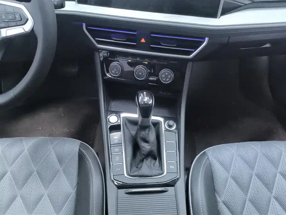 Volkswagen Sagitar 2023 300TSI DSG Surpassing Edition фото 16