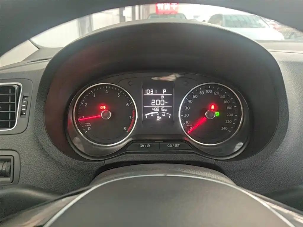 Volkswagen Polo 2016 1.6L Cross Polo Automatic фото 12
