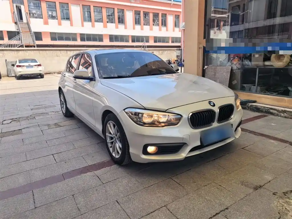 BMW 1 Series (Import) 2016 118i Leading фото 4