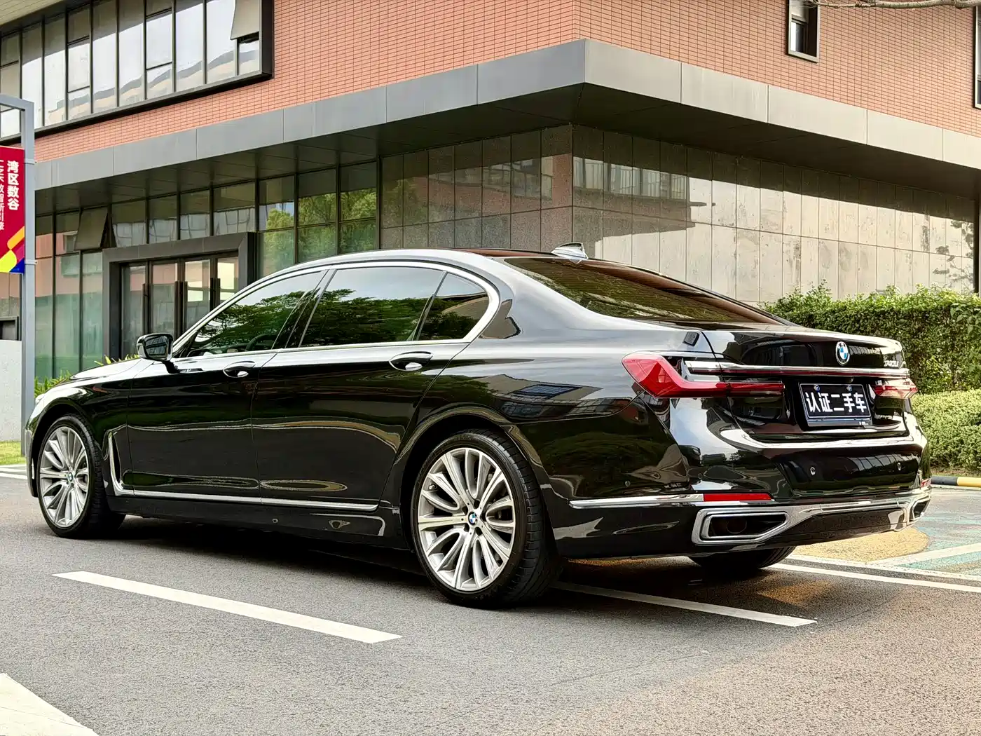 BMW 7 Series 2021 Model 740Li Leading Luxury Package фото 5