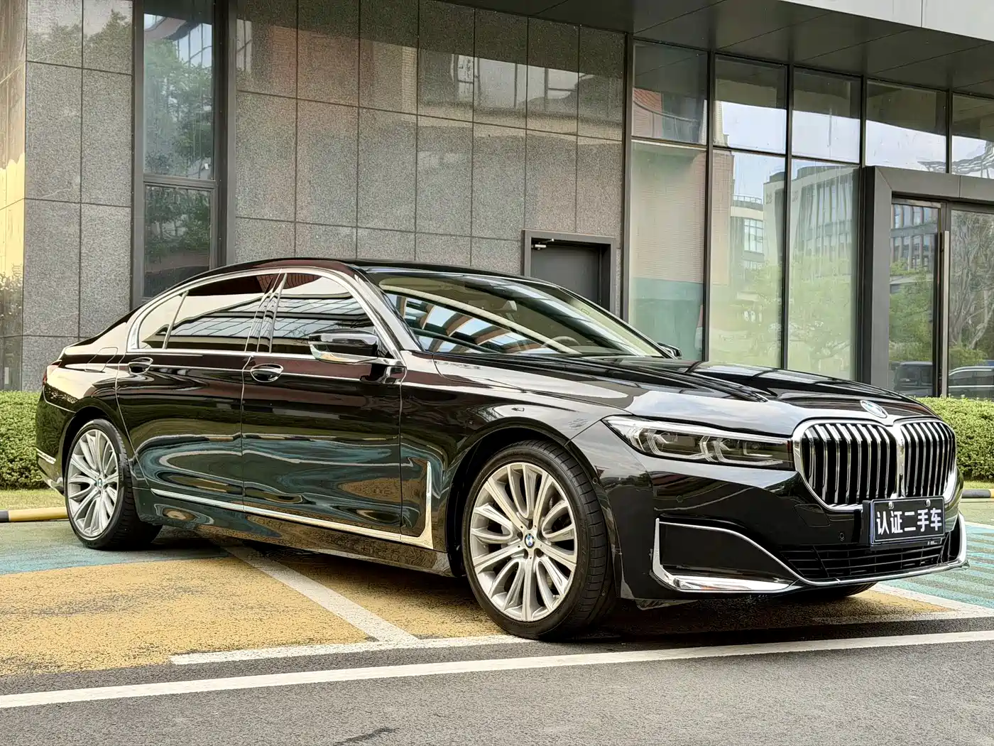 BMW 7 Series 2021 Model 740Li Leading Luxury Package фото 3