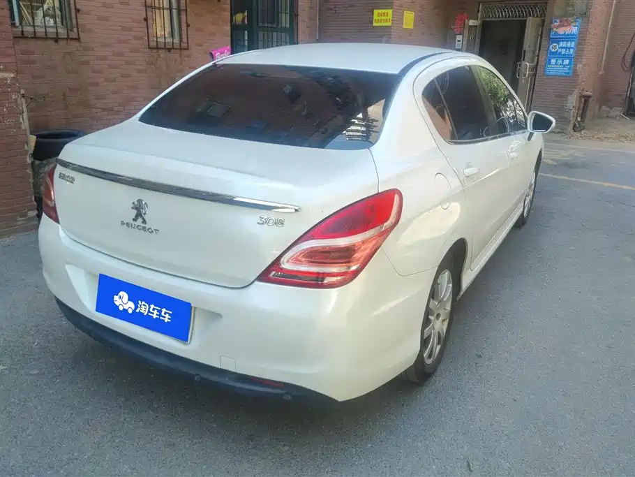 Peugeot 308 2014 Model Joy Edition Classic 1.6L Automatic Superior Style фото 3