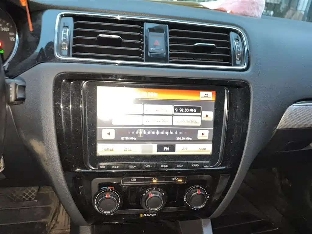 Volkswagen Sagitar 2015 1.6L Automatic Comfort фото 6
