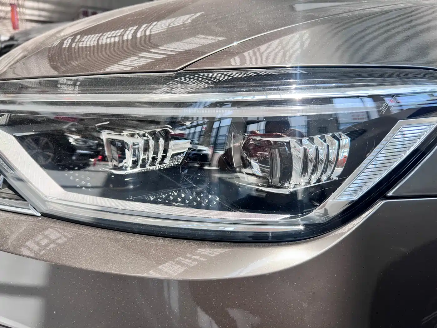Volkswagen Magotan 2023 Model 2 Million Commemorative Edition 330TSI DSG Luxury фото 4