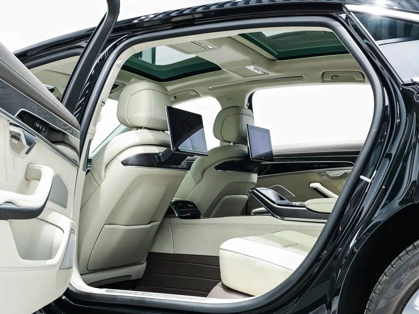 Audi A8 2022 A8L Horch Founder's Edition Legendary фото 13
