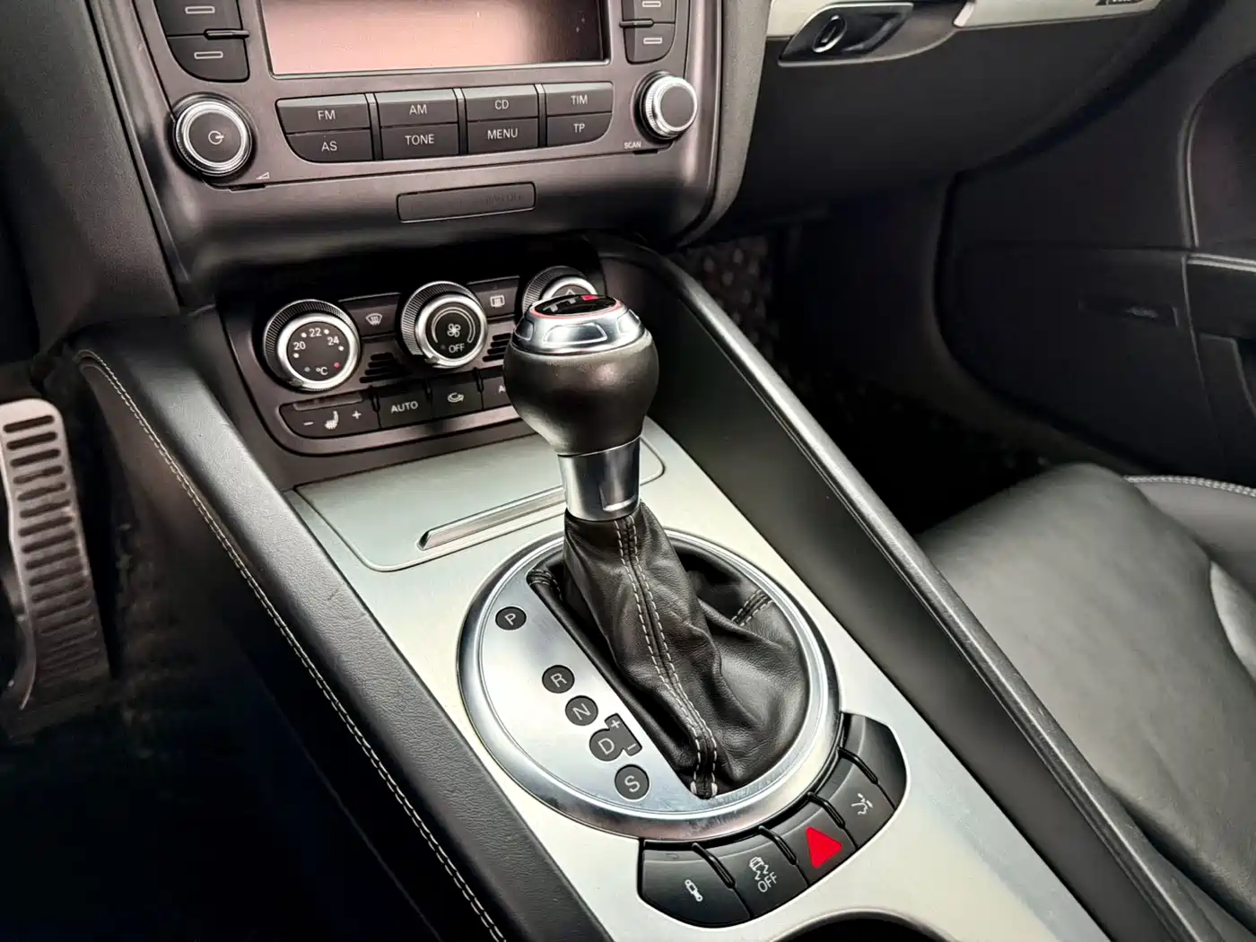 Audi TTS 2011 Model TTS Coupe 2.0TFSI quattro фото 17