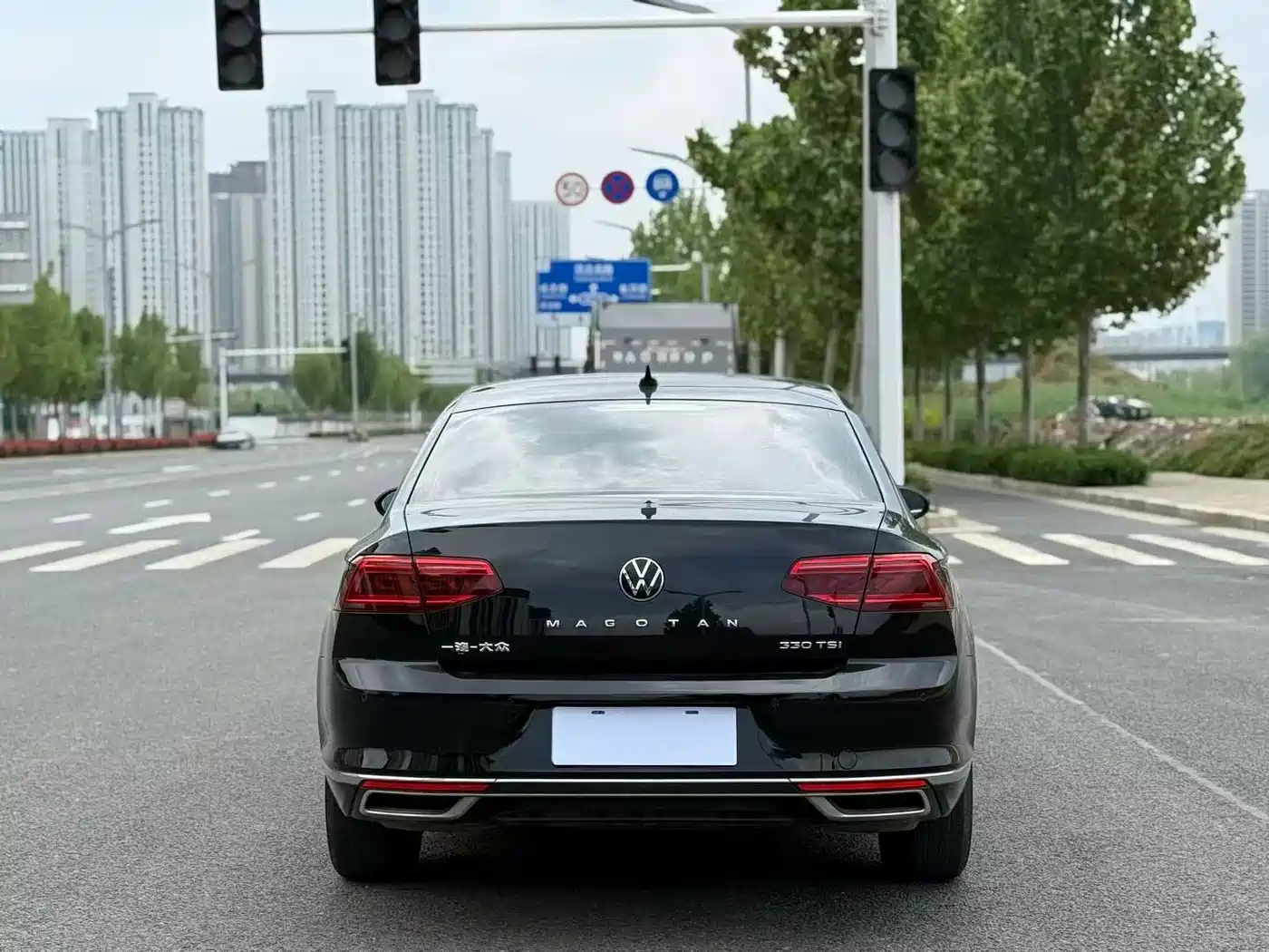 Volkswagen Magotan 2021 330TSI DSG 30th Anniversary Edition фото 8