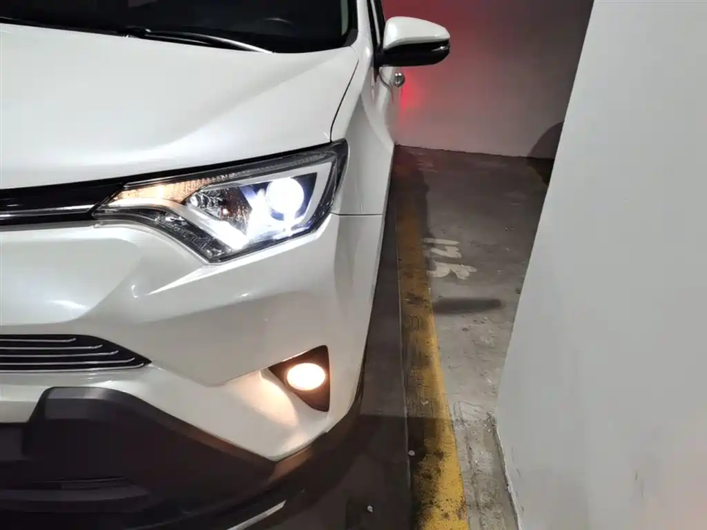 Toyota RAV4 Rongfang 2016 2.0L CVT 2WD Trend (China V) фото 24
