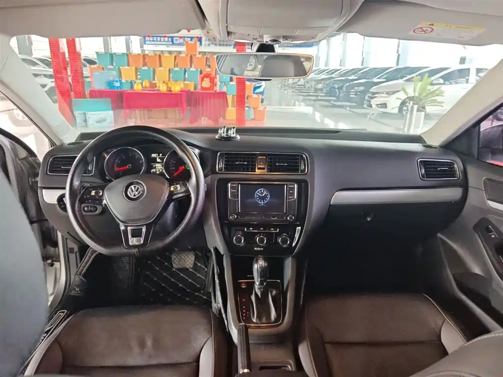 Volkswagen Sagitar 2018 1.6L Automatic Comfort фото 10