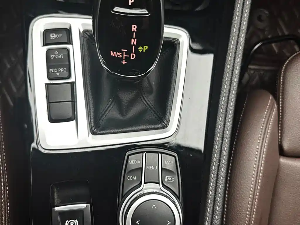BMW 1 Series 2022 120i M Sport Shadow Edition фото 13