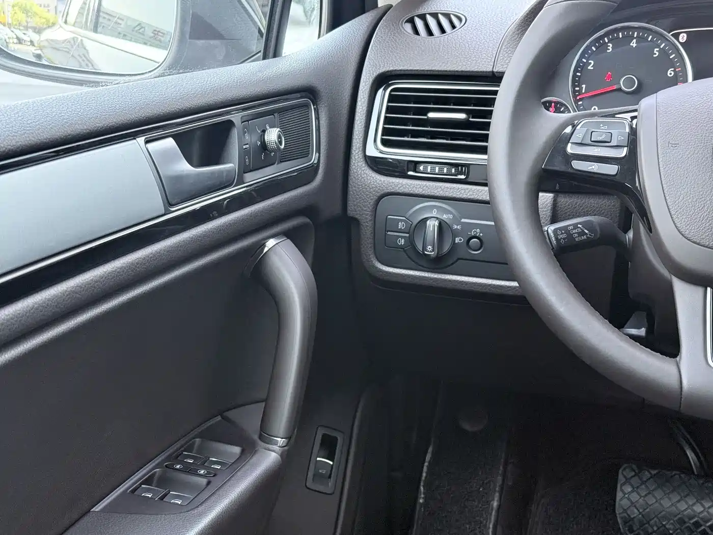 Volkswagen Touareg 2017 3.0TSI Explorer Edition фото 15