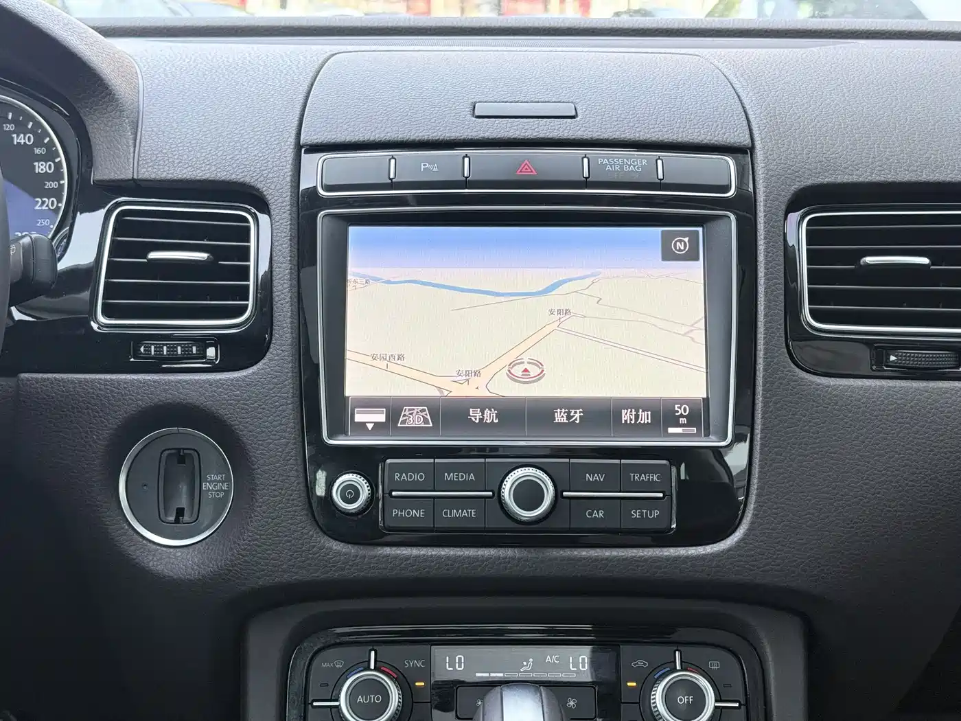 Volkswagen Touareg 2017 3.0TSI Explorer Edition фото 14