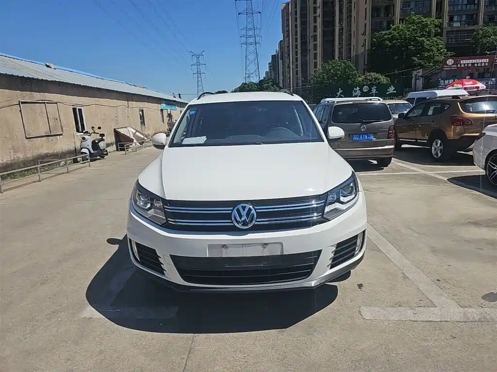 VOLKSWAGEN TIGUAN