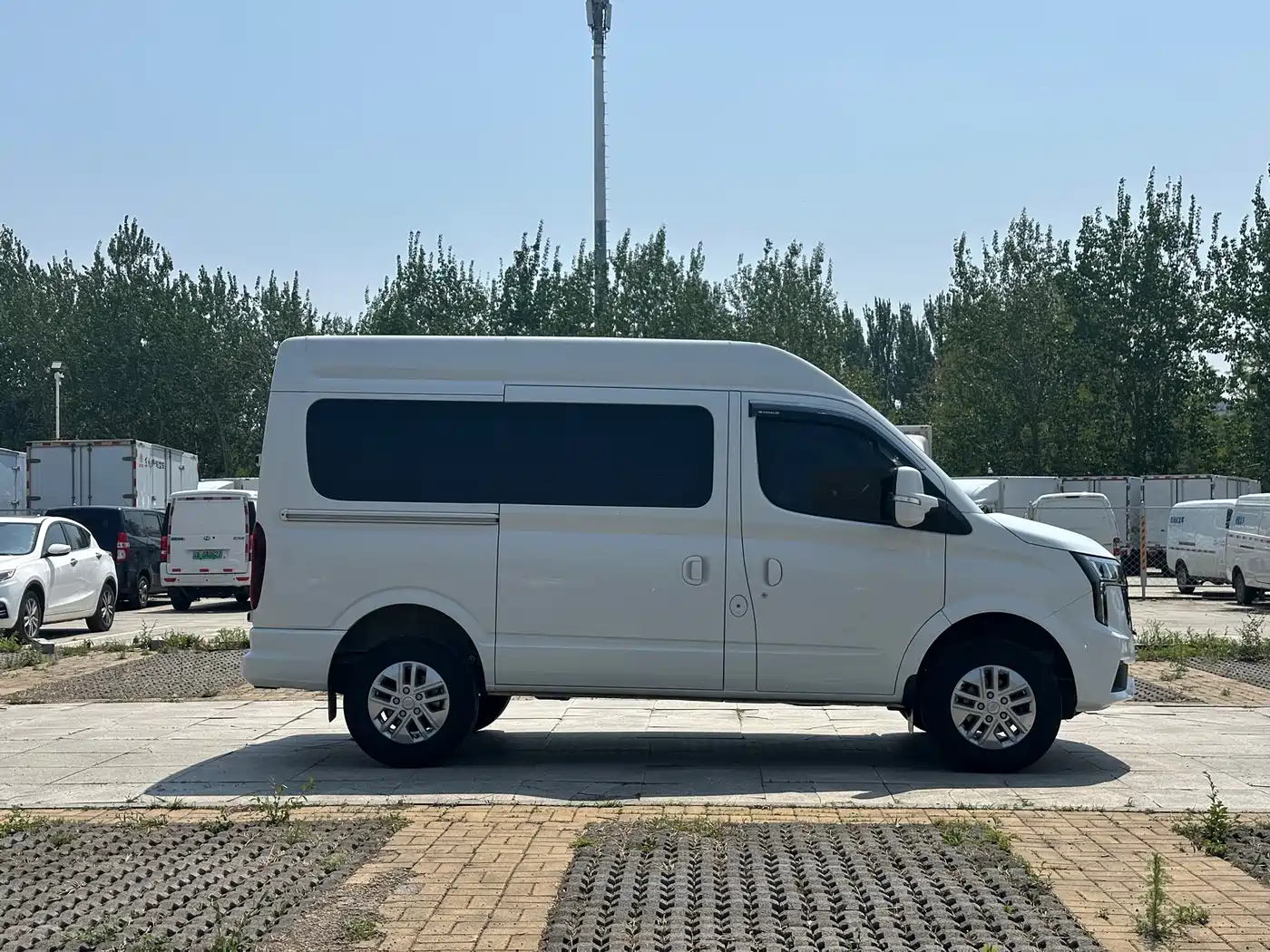 SAIC Maxus Xintu V80 2025 PRO Aoyun 2.0T Manual Short Wheelbase Medium Roof 5/6-Seater фото 4