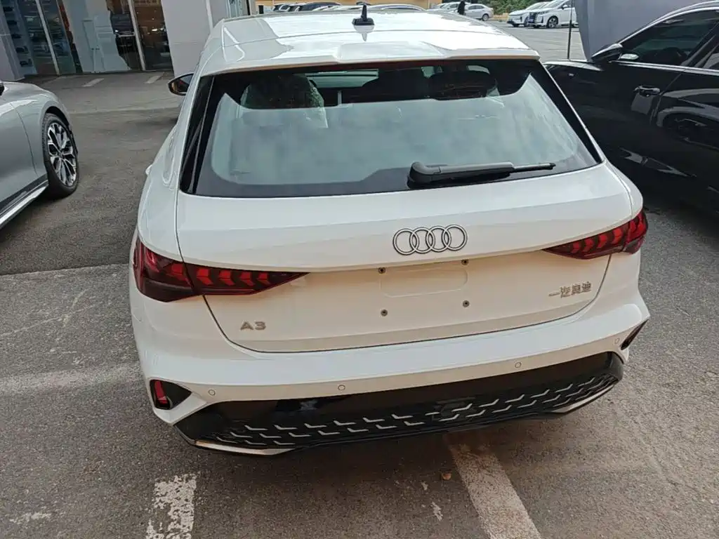 Audi A3 2026 2025 Facelift Sportback 35TFSI Flying Spur Premium