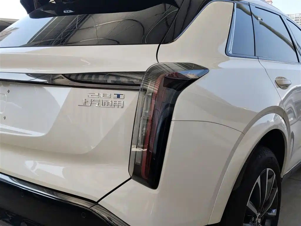 Cadillac XT5 2025 2.0T Premium Model фото 8