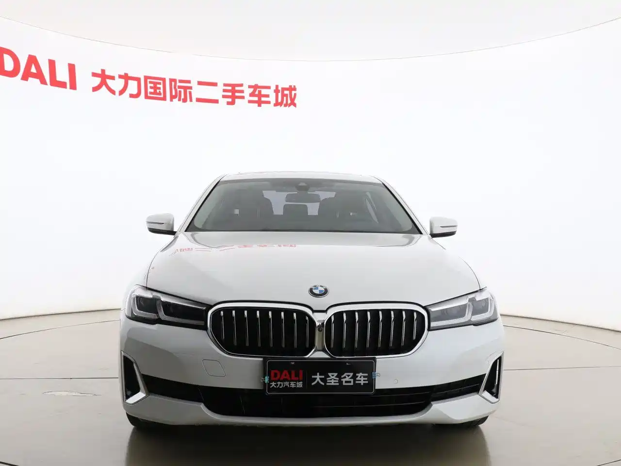 BMW 5 Series 2021 530Li Premium Luxury Package фото 2