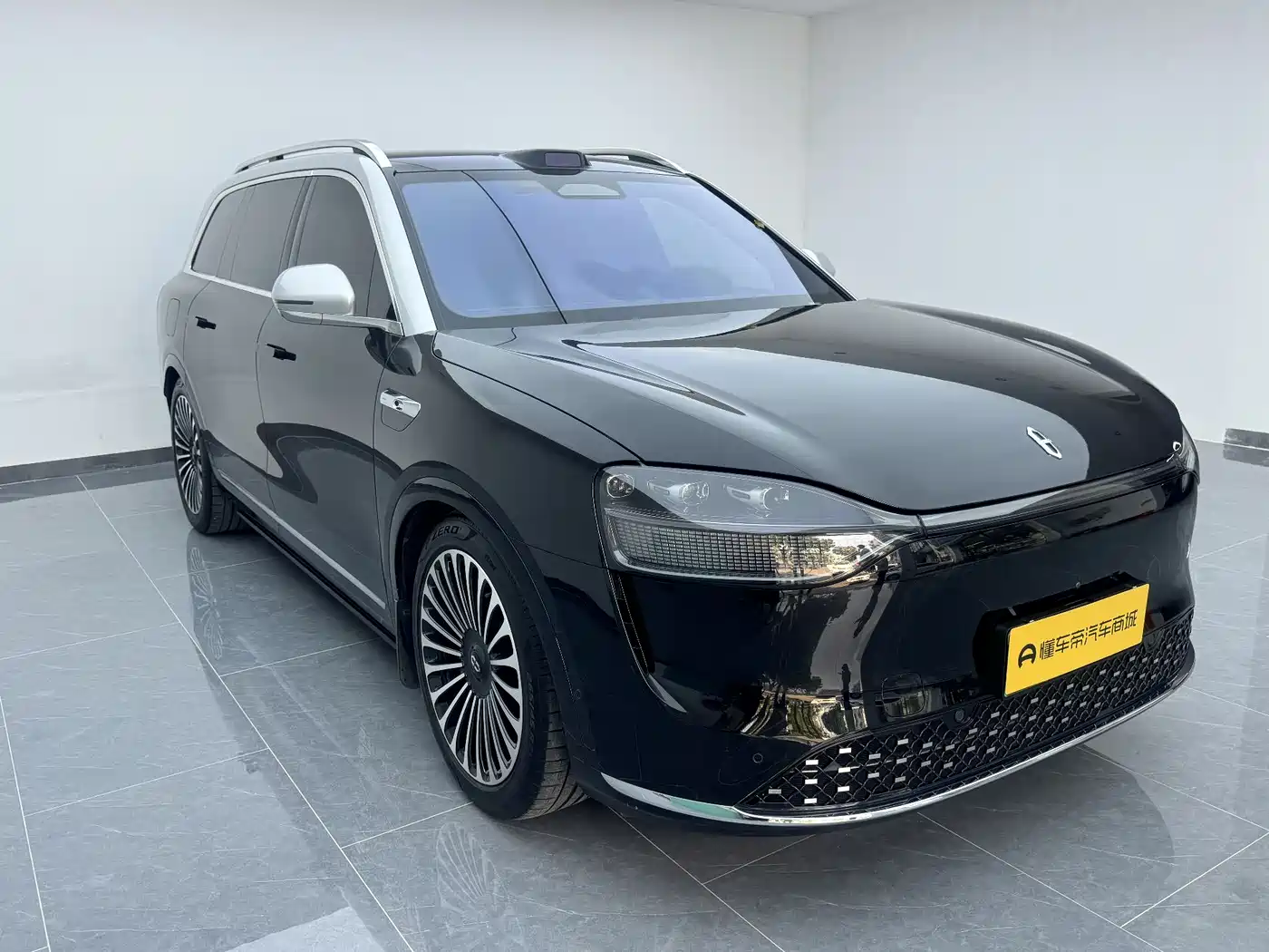AITO Wenjie AITO M9 2024 Extended Range Ultra 42kWh 6-Seater фото 3