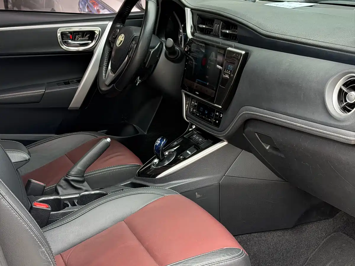 Toyota Corolla 2018 Hybrid 1.8L E-CVT Smart Edition фото 7