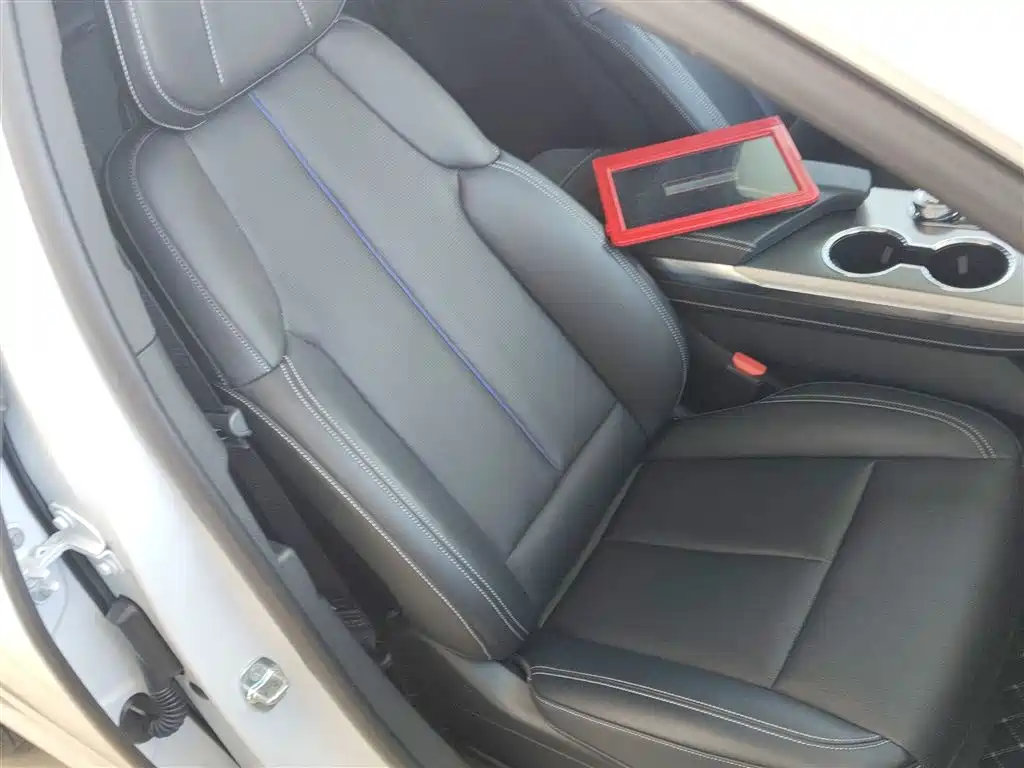 Cadillac XT5 2025 2.0T Premium Model фото 25