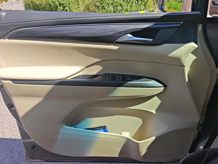 Photo 7 - Buick GL8